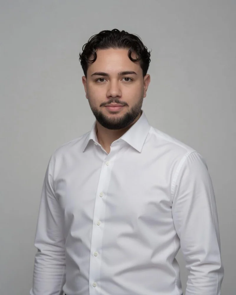 Porträt von Hüseyin Özdemir, Inhaber von OZ Studio